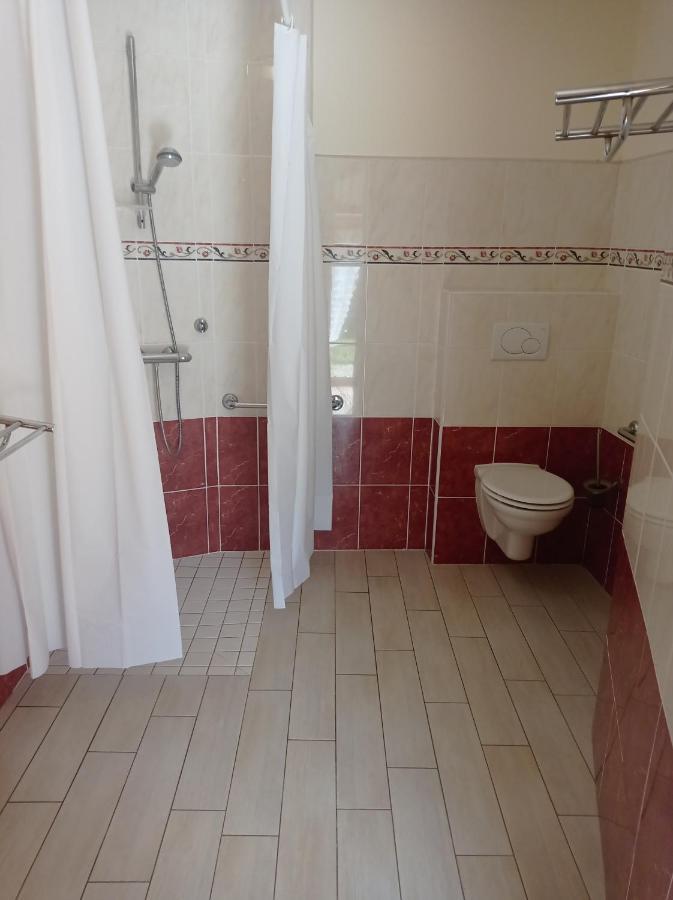 Saint-Hilaire-des-Landes Chambres D'Hotes La Roche מראה חיצוני תמונה